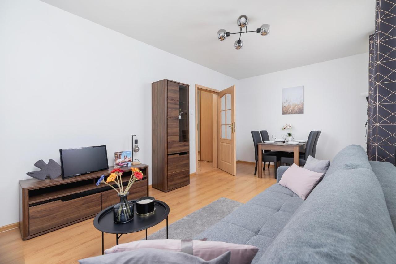 Cozy With Balcony Chmieleniec By Renters Apartament Kraków
